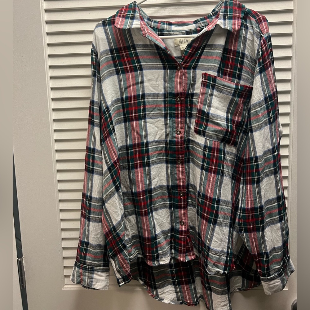 Christmas colored flannel worn once hand washed n hung dry. Gold lines. Ship now